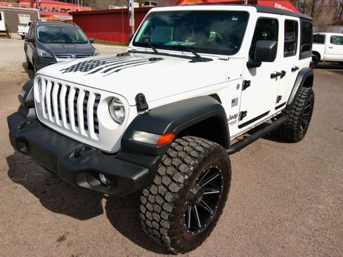 Used 2018 Jeep Wrangler Unlimited Sport image 8