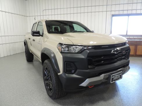 Used 2023 Chevrolet Colorado Trail Boss image 7