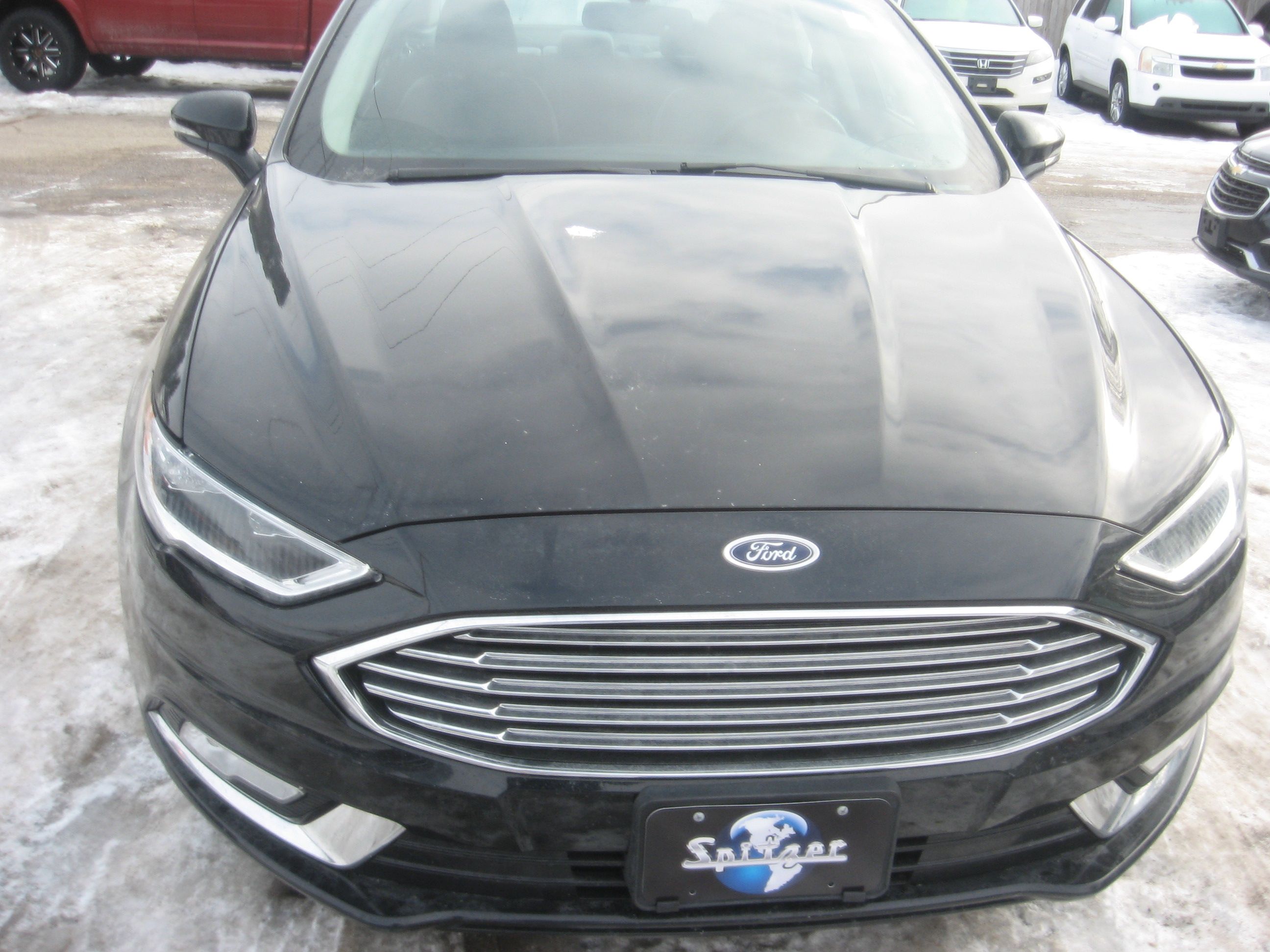 Used 2017 Ford Fusion SE FWD image 2
