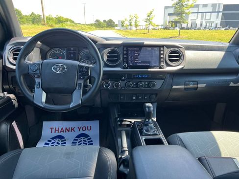 Used 2022 Toyota Tacoma TRD Off-Road image 18