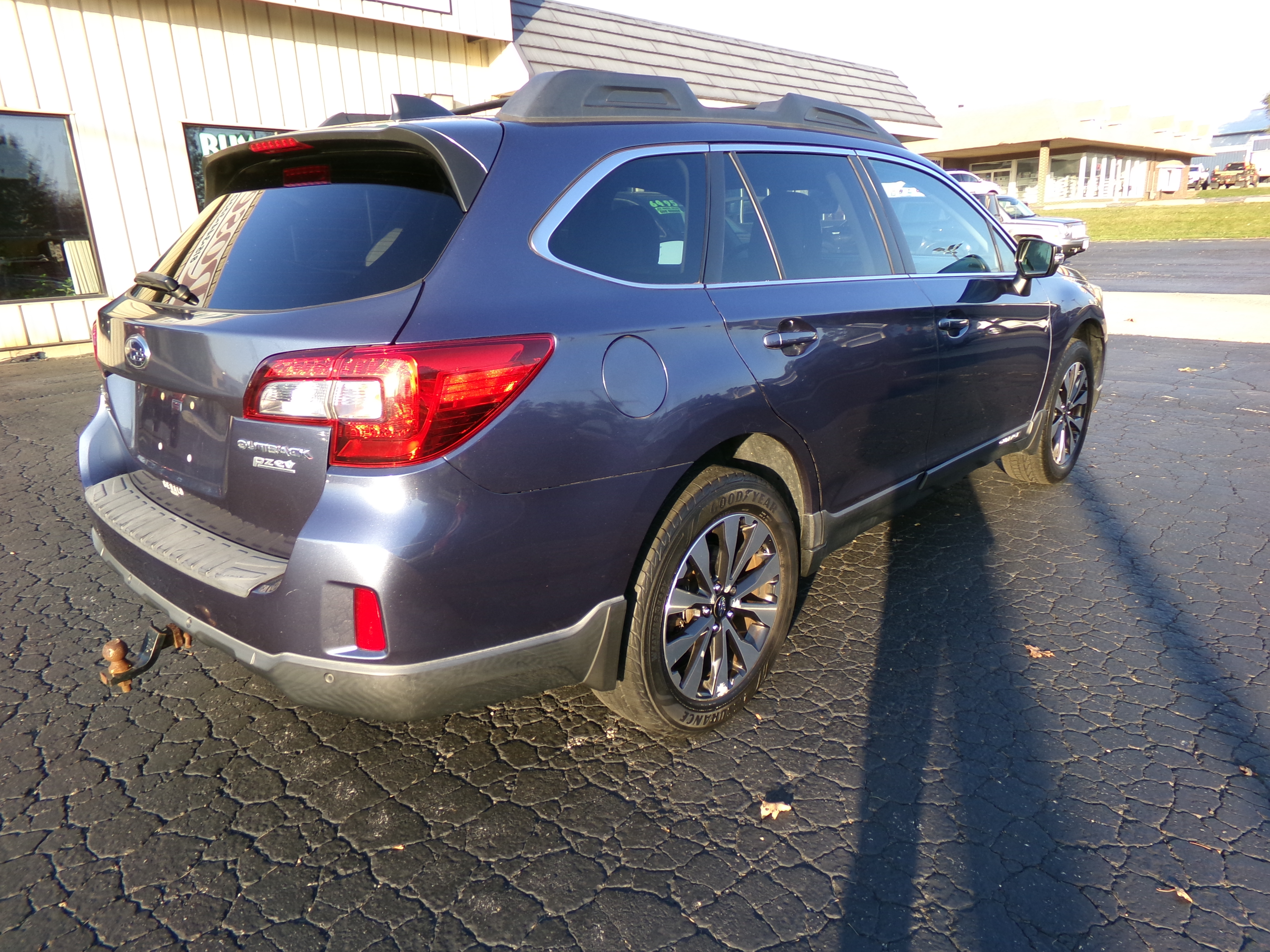 Used 2017 Subaru Outback 2.5i Limited AWD/4WD image 5