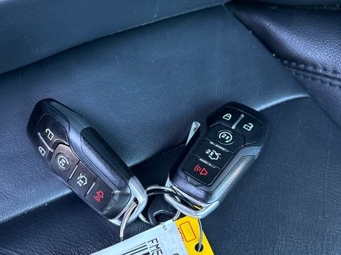 Used 2016 Ford Explorer XLT image 24