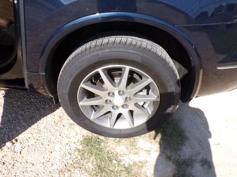 Used 2016 Buick Enclave Leather image 10