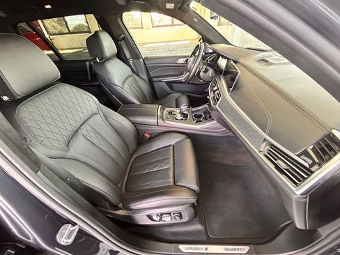 Used 2020 BMW X7 M50i image 14