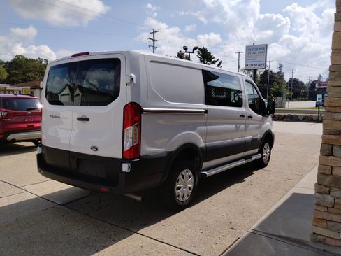 Used 2025 Ford Transit 250 Low Roof RWD image 2