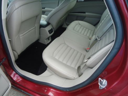 Used 2019 Ford Fusion SEL image 3