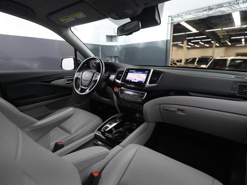Used 2017 Honda Pilot Touring image 53