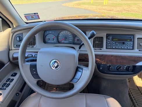 Used 2005 Mercury Grand Marquis GS image 12