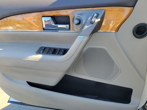 Used 2013 Lincoln MKX image 16