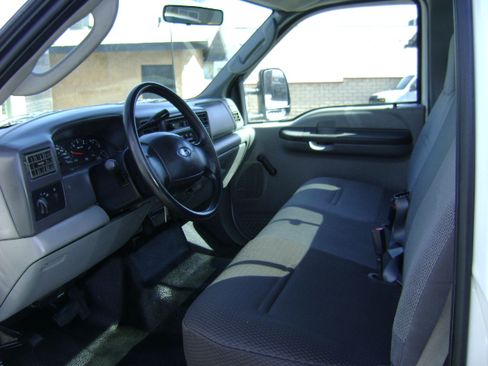 Used 2003 Ford F250 XL image 9