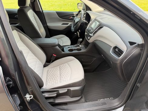 Used 2018 Chevrolet Equinox LS FWD image 17