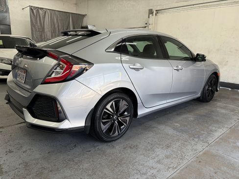 Used 2019 Honda Civic EX Hatchback image 6