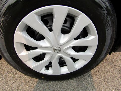 Used 2018 Nissan Rogue AWD image 11