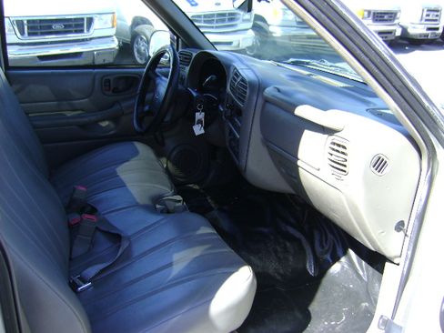Used 1998 Chevrolet S10 Pickup image 11