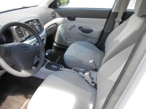 Used 2011 Hyundai Accent GLS Sedan FWD image 10