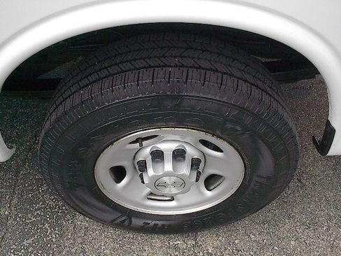 Used 2019 Chevrolet Express 2500 image 23