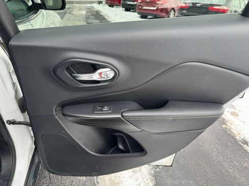 Used 2015 Jeep Cherokee Limited image 17