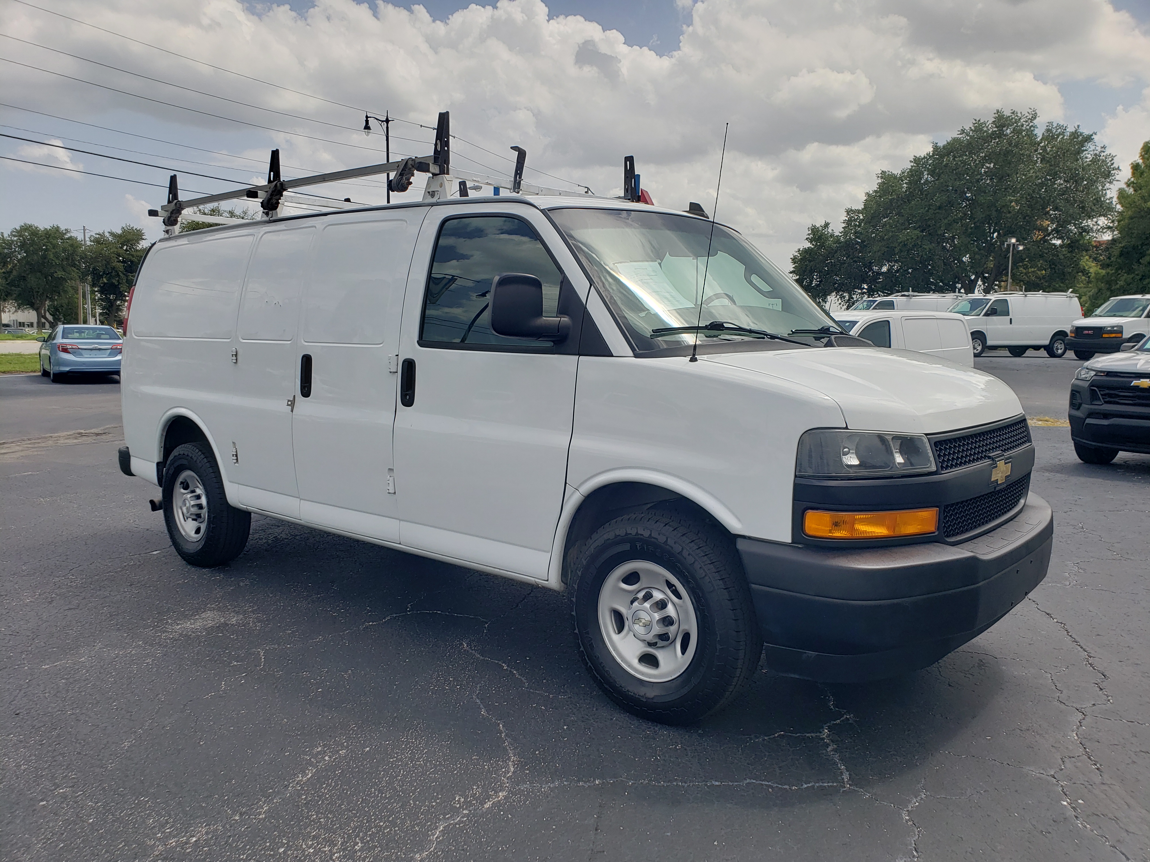 Used 2020 Chevrolet Express 2500 UNAVAIL RWD image 7