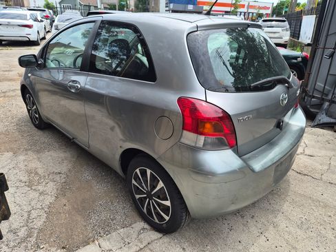 Used 2009 Toyota Yaris 2-Door Hatchback FWD image 4