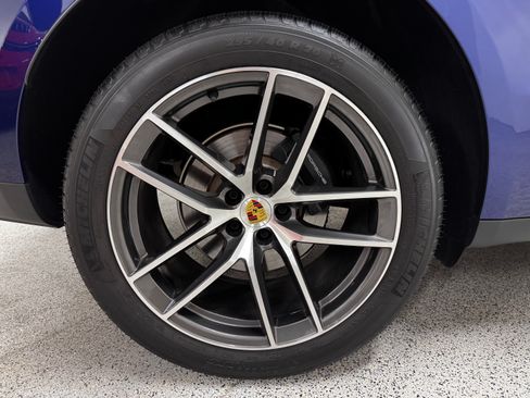 Used 2025 Porsche Macan AWD/4WD image 22