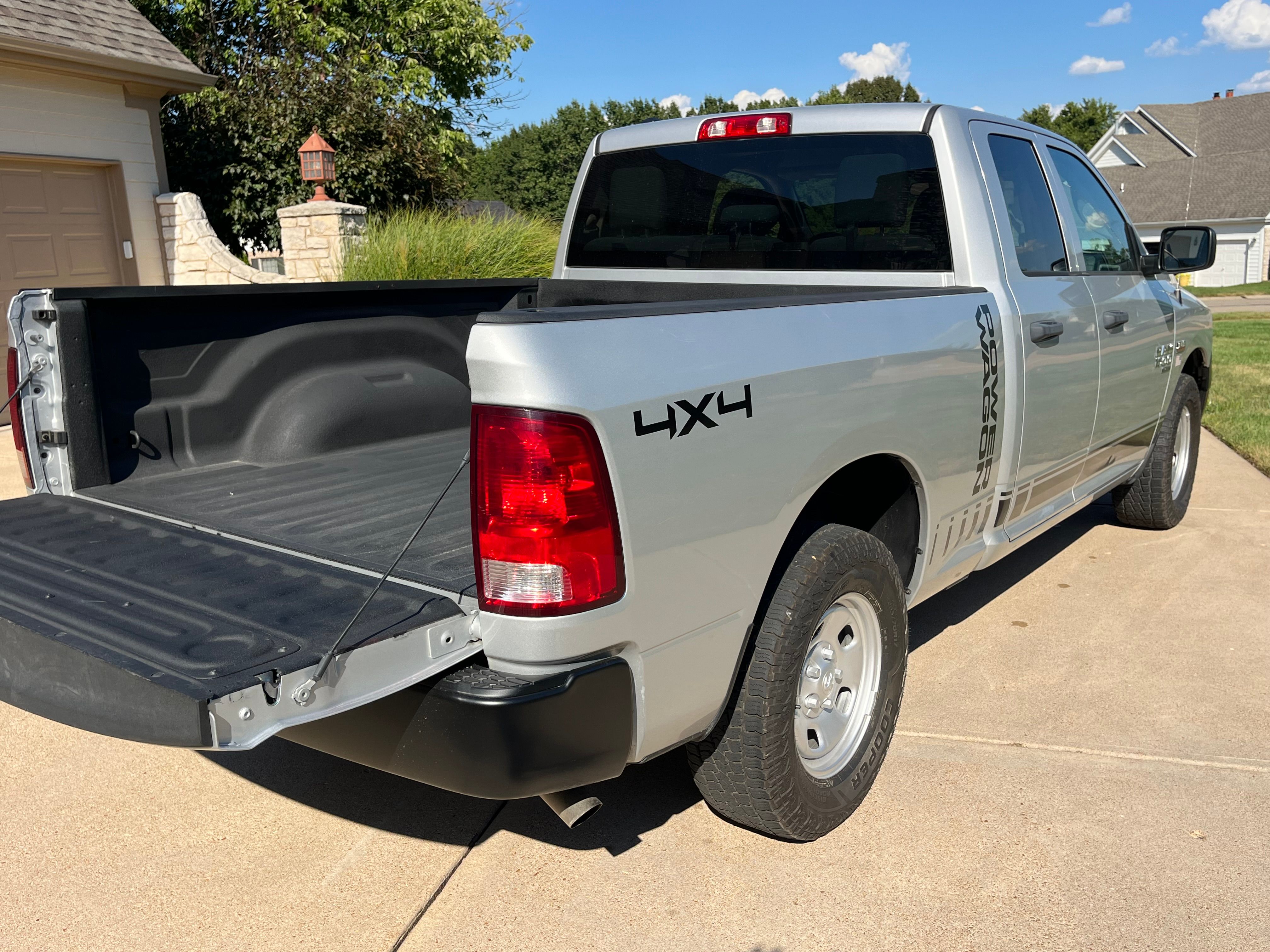 Used 2019 RAM 1500 4x4 Crew Cab Classic Tradesman image 14