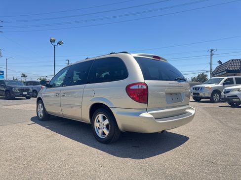 Used 2005 Dodge Grand Caravan SXT FWD image 5