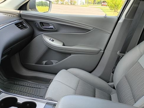 Used 2016 Chevrolet Impala Sedan FWD image 15