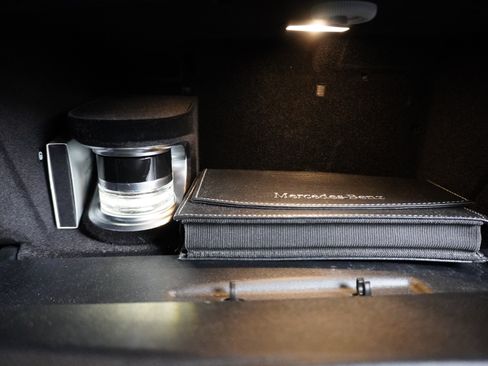 Used 2018 Mercedes-Benz E 300 image 32