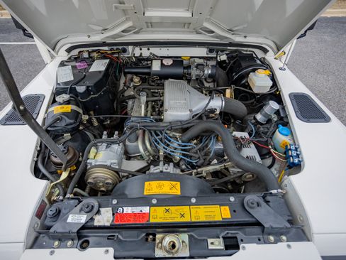 Used 1993 Land Rover Defender 110 image 20