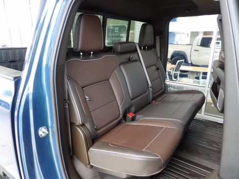 Used 2025 GMC Sierra 2500 4x4 Crew Cab Denali image 32