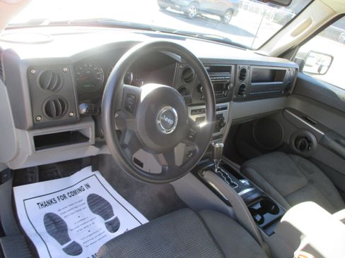 Used 2006 Jeep Commander Sport image 4