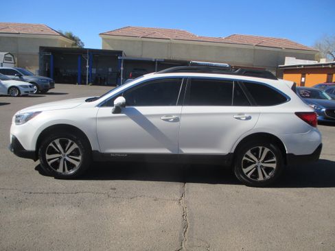 Used 2018 Subaru Outback 2.5i Limited image 2