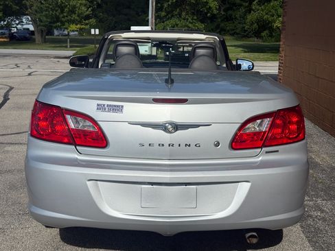 Used 2010 Chrysler Sebring Touring Convertible FWD image 6