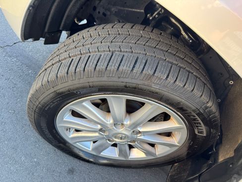 Used 2009 Lexus LX 570 image 33