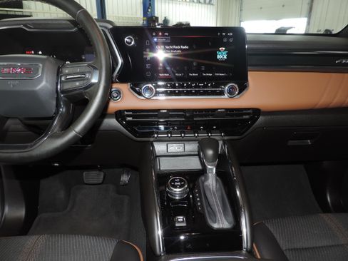 Used 2024 GMC Canyon AT4 image 36