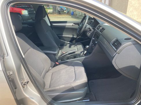 Used 2014 Volkswagen Passat 1.8T S image 9