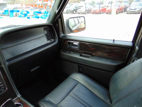 Used 2017 Lincoln Navigator L Reserve image 26