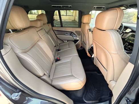 Used 2023 Land Rover Range Rover SE image 13