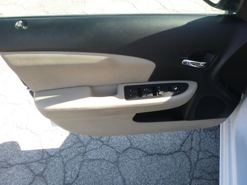 Used 2011 Dodge Avenger Mainstreet FWD image 11