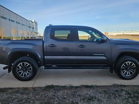 Used 2021 Toyota Tacoma image 5