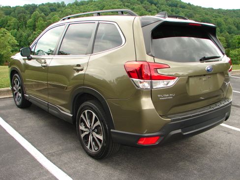 Used 2024 Subaru Forester Limited AWD/4WD image 13