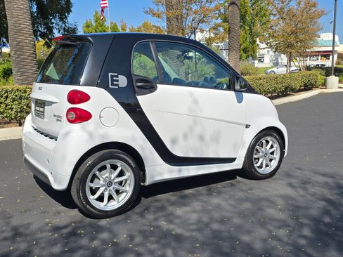 Used 2015 smart fortwo electric drive image 4