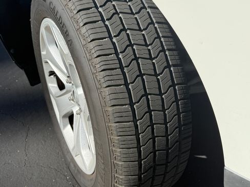 Used 2013 Ford Edge SEL image 31