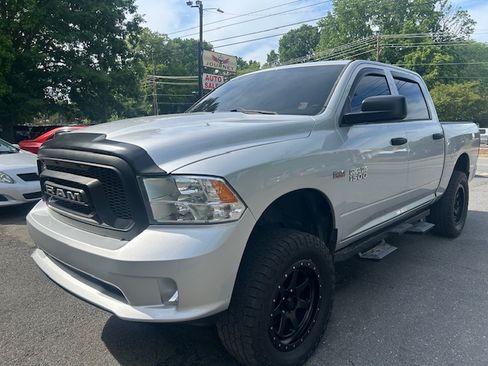 Used 2014 RAM 1500 4x4 Crew Cab ST image 1