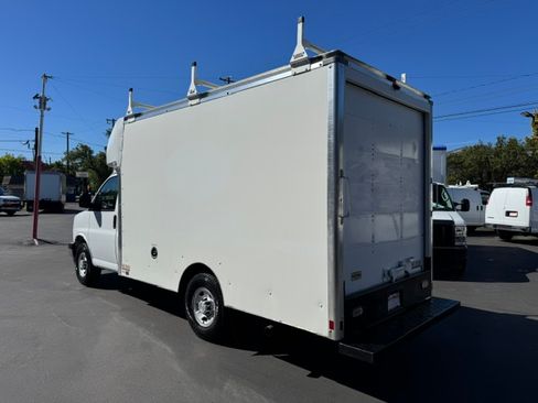 Used 2020 Chevrolet Express 3500 UNAVAIL RWD image 2