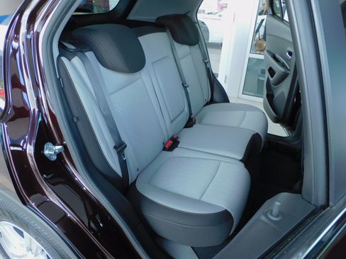 Used 2020 Chevrolet Trax FWD LT w/ 1LT image 18