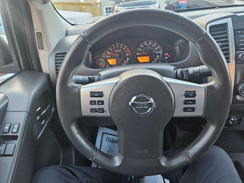 Used 2015 Nissan Frontier SV image 22