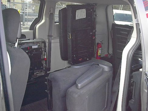 Used 2016 Dodge Grand Caravan SE image 19