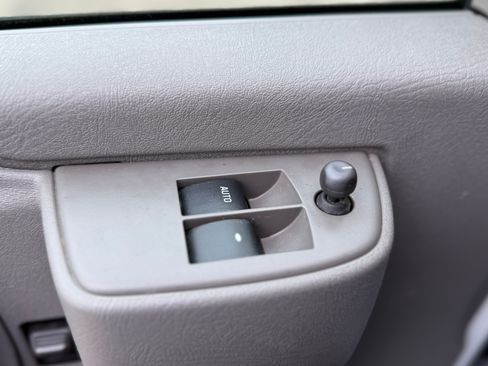 Used 2021 Chevrolet Express 3500 image 17