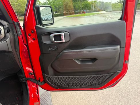 Used 2019 Jeep Wrangler 4WD Unlimited Sahara image 74